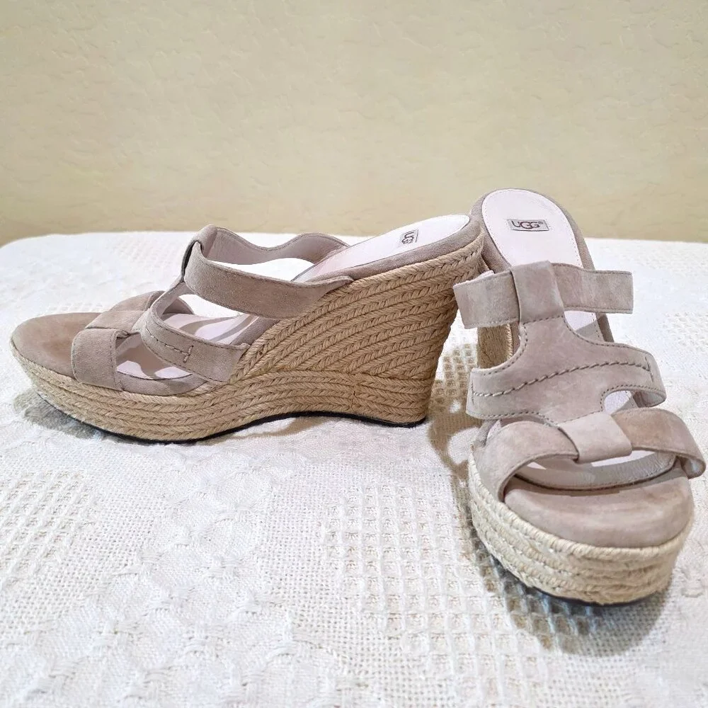 WOMAN’S UGG AUSTRALIA TAUPE TAWNIE WEDGE ESPADRILLE SANDALS - SIZE 10
